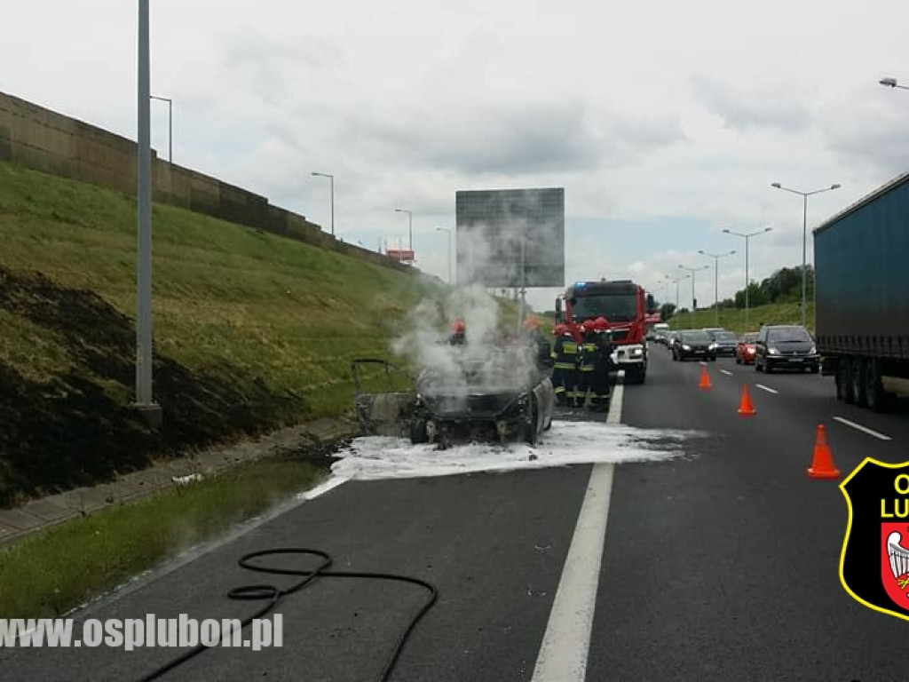 Spłonął samochód na A2