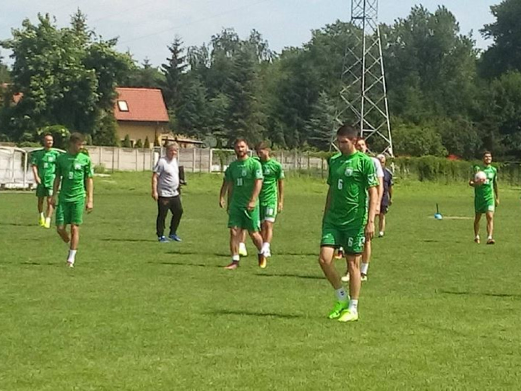 Rywal Lecha Poznań nocuje i trenuje w Luboniu