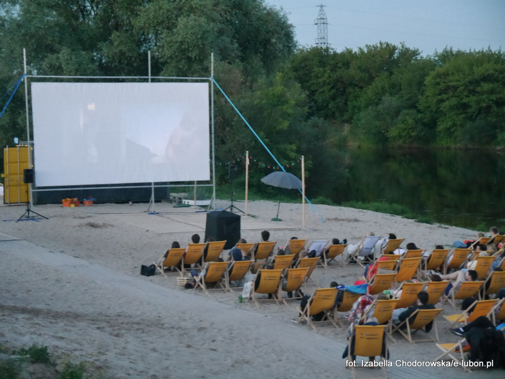 Kino Letnie na plaży miejskiej