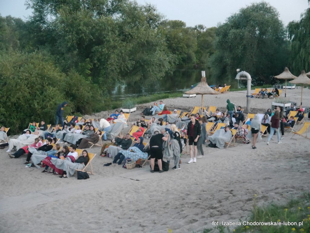 Kino Letnie na plaży miejskiej