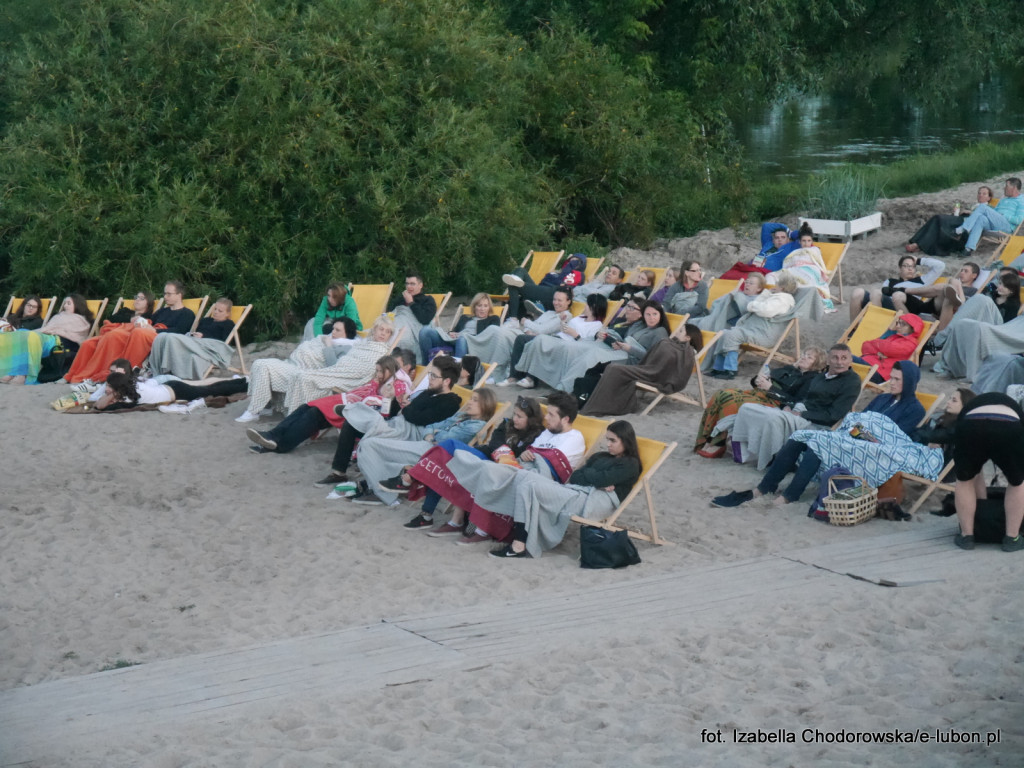 Kino Letnie na plaży miejskiej