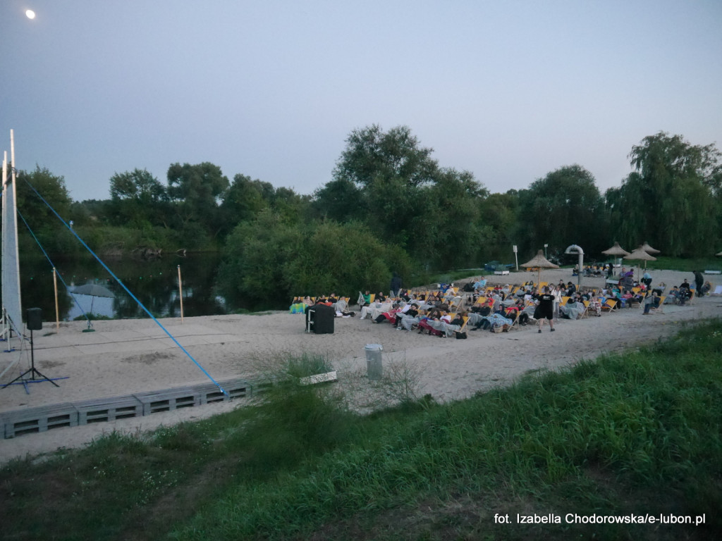 Kino Letnie na plaży miejskiej