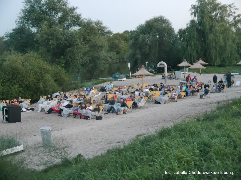Kino Letnie na plaży miejskiej