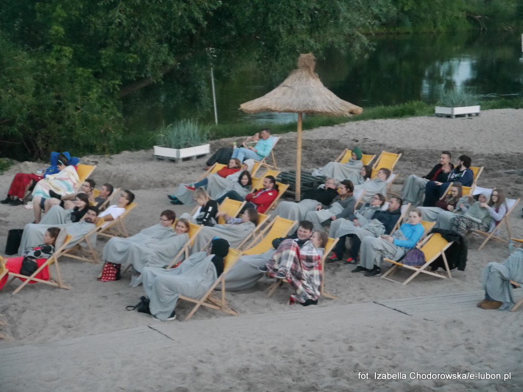 Kino Letnie na plaży miejskiej