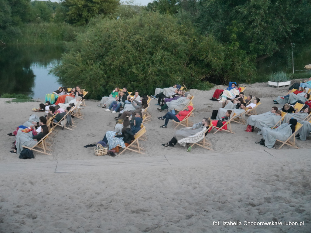 Kino Letnie na plaży miejskiej