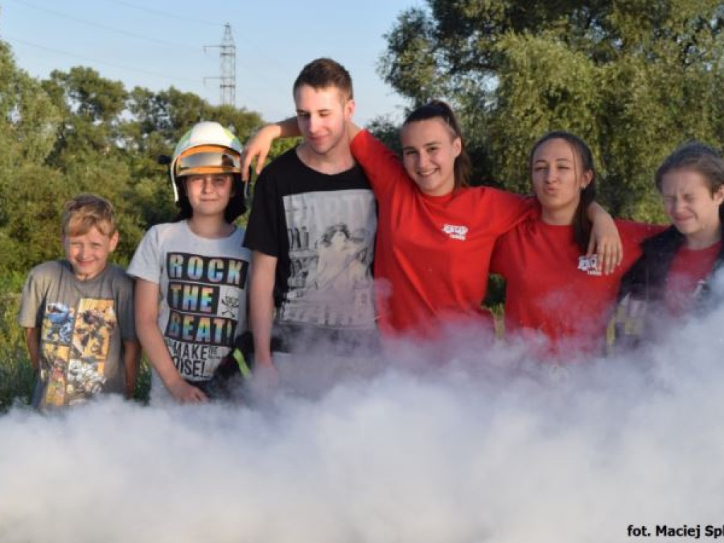 Młodzież ćwiczyła na wale przy ulicy Rzecznej