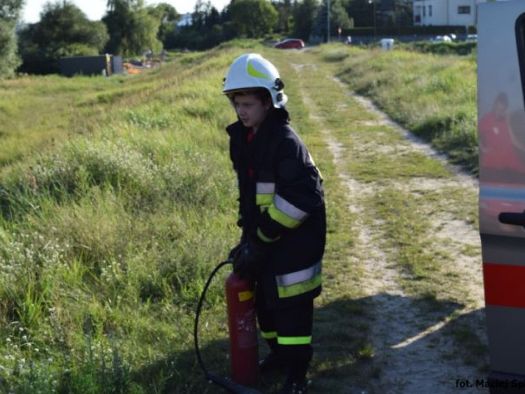 Młodzież ćwiczyła na wale przy ulicy Rzecznej