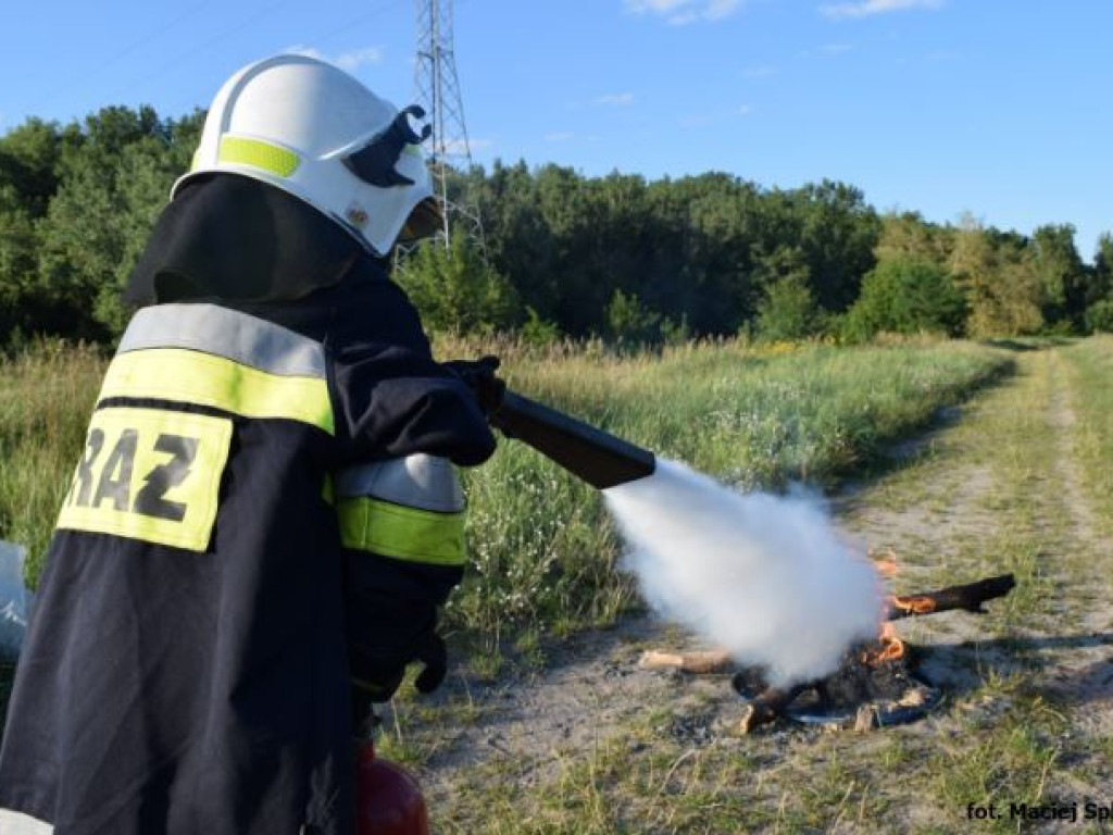 Młodzież ćwiczyła na wale przy ulicy Rzecznej