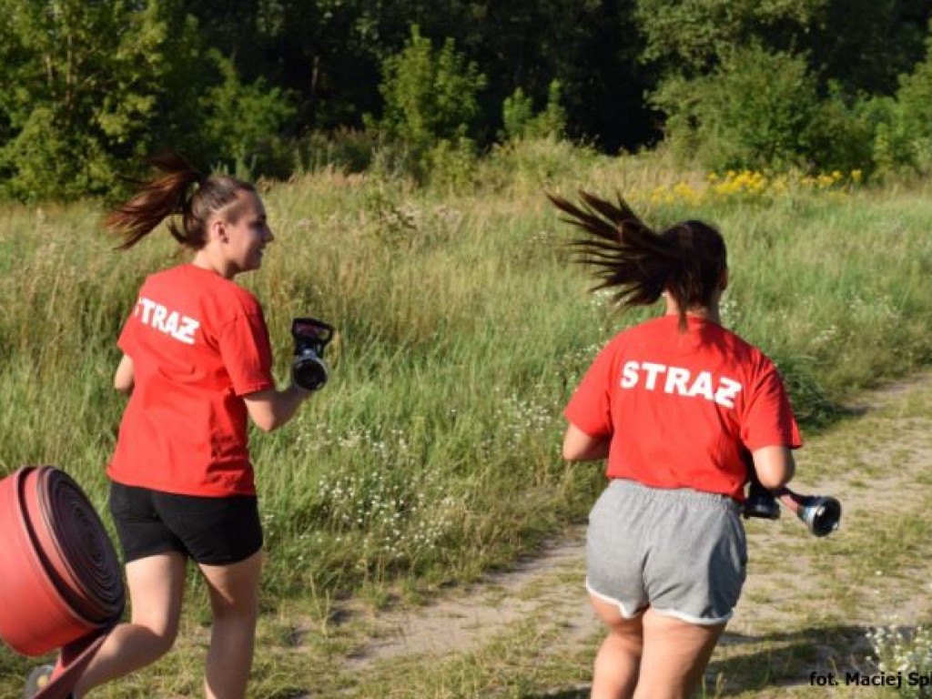 Młodzież ćwiczyła na wale przy ulicy Rzecznej
