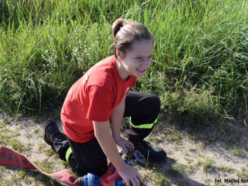 Młodzież ćwiczyła na wale przy ulicy Rzecznej