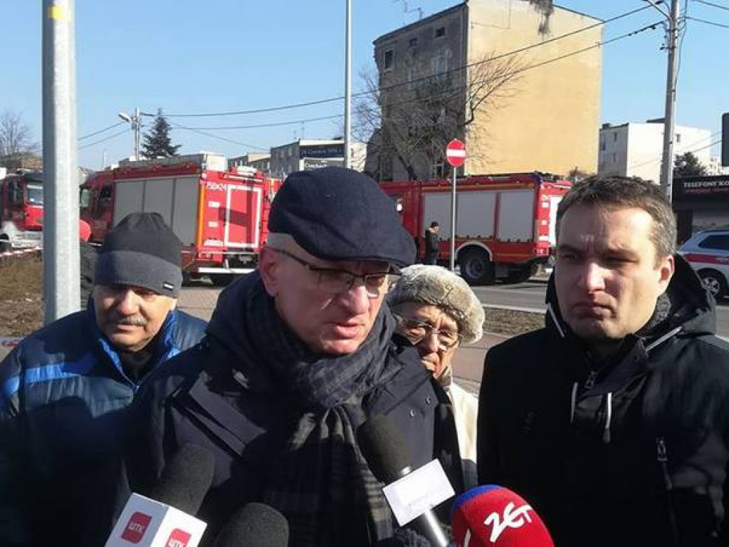 Na Dębcu zawaliła się 4-kondygnacyjna kamienic. Potrzebna pomoc! [AKTUALIZACJA]