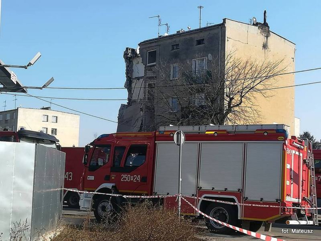 Na Dębcu zawaliła się 4-kondygnacyjna kamienic. Potrzebna pomoc! [AKTUALIZACJA]
