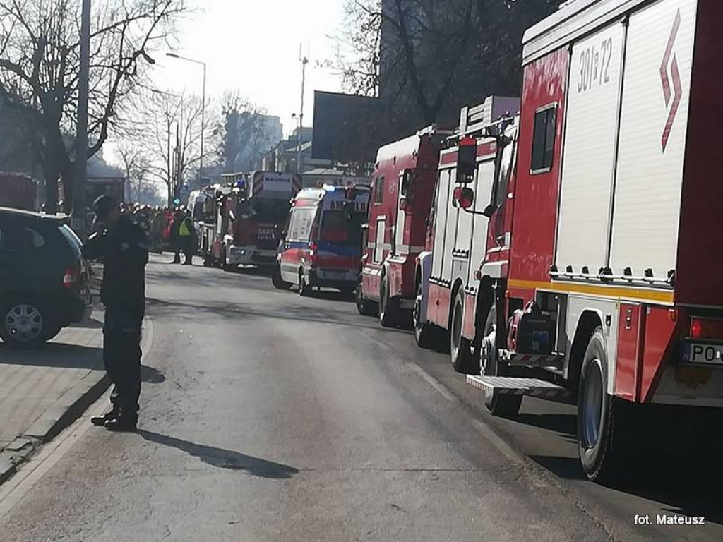Na Dębcu zawaliła się 4-kondygnacyjna kamienic. Potrzebna pomoc! [AKTUALIZACJA]