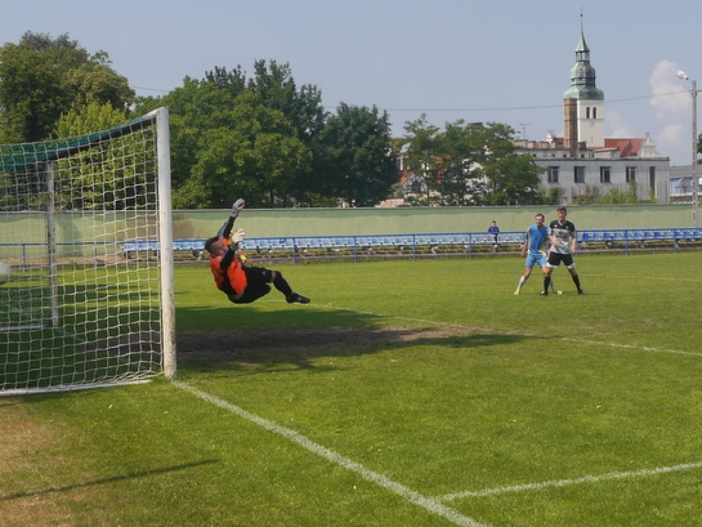 Pogrom gromi rywala, Stella remisuje, a Luboński przegrywa