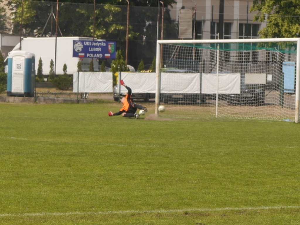 Pogrom gromi rywala, Stella remisuje, a Luboński przegrywa