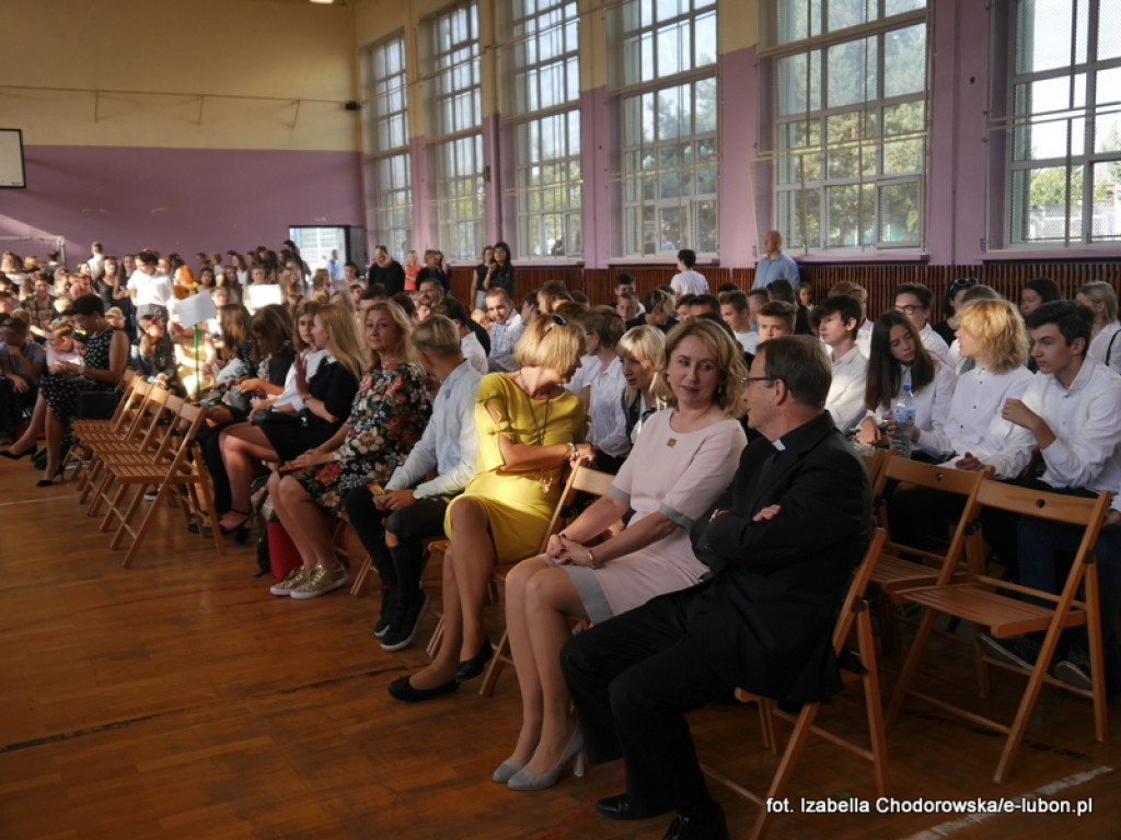 Historyczne rozpoczęcie roku w Zespole Szkół w Luboniu