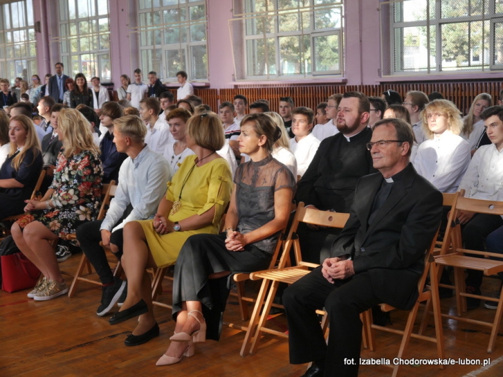 Historyczne rozpoczęcie roku w Zespole Szkół w Luboniu