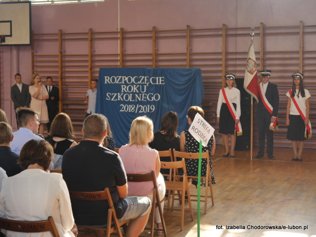 Historyczne rozpoczęcie roku w Zespole Szkół w Luboniu