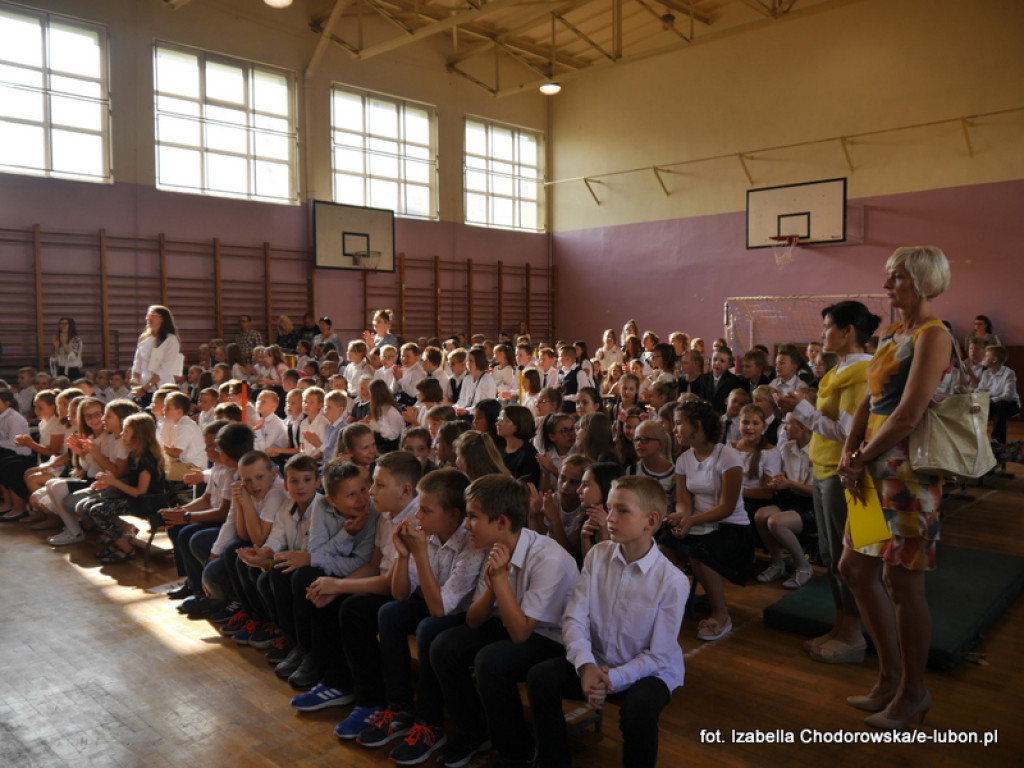 Historyczne rozpoczęcie roku w Zespole Szkół w Luboniu