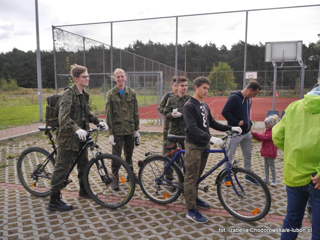 Kandydaci na radnych, burmistrza i wójta sprzątali świat