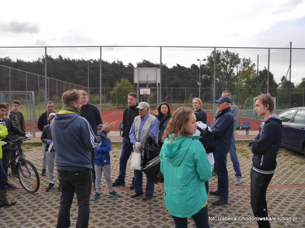 Kandydaci na radnych, burmistrza i wójta sprzątali świat