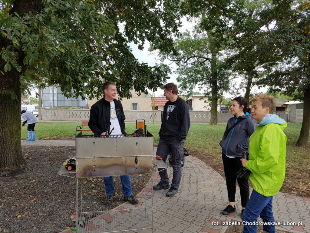 Kandydaci na radnych, burmistrza i wójta sprzątali świat