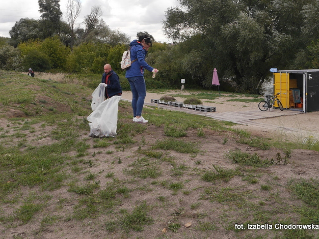 Kandydaci na radnych, burmistrza i wójta sprzątali świat