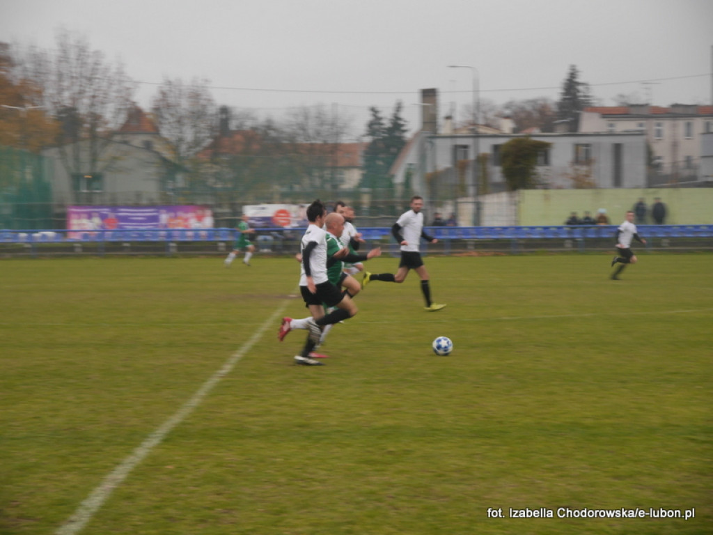 Nie odbili się od dna