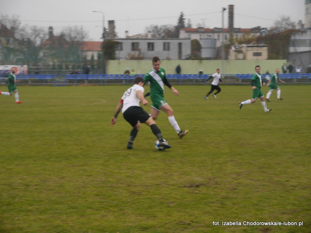 Nie odbili się od dna