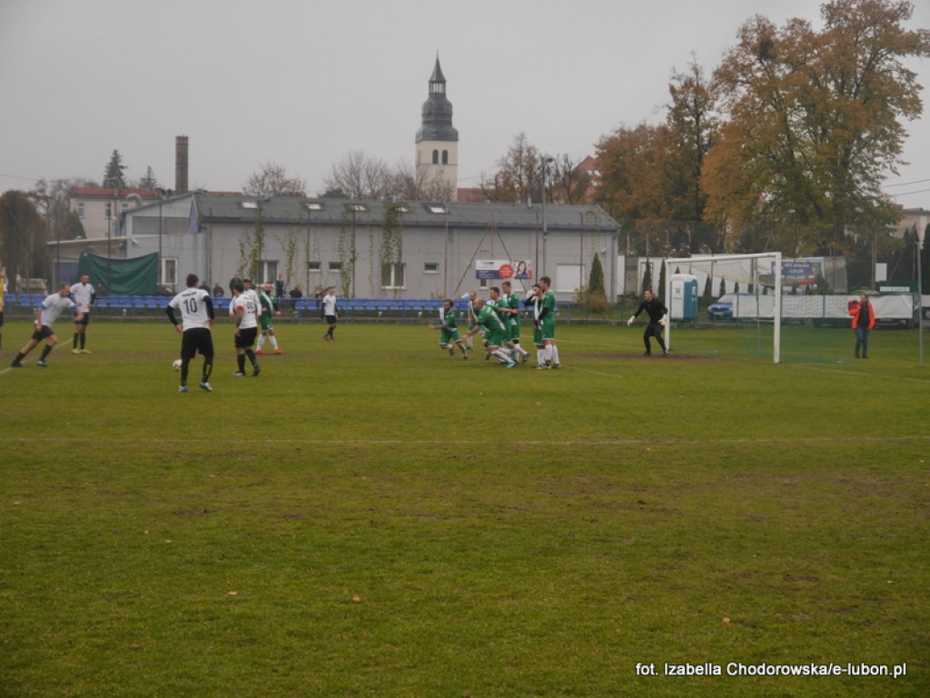 Nie odbili się od dna