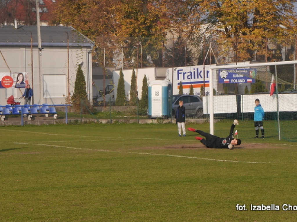 Pogrom Luboń wygrywa z Lubońskim 1943