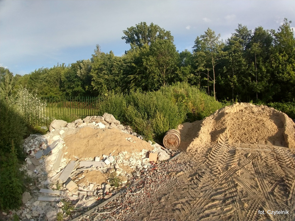 Bałagan na ulicy Chudzickiego - list do redakcji [odpowiedź od SMML]