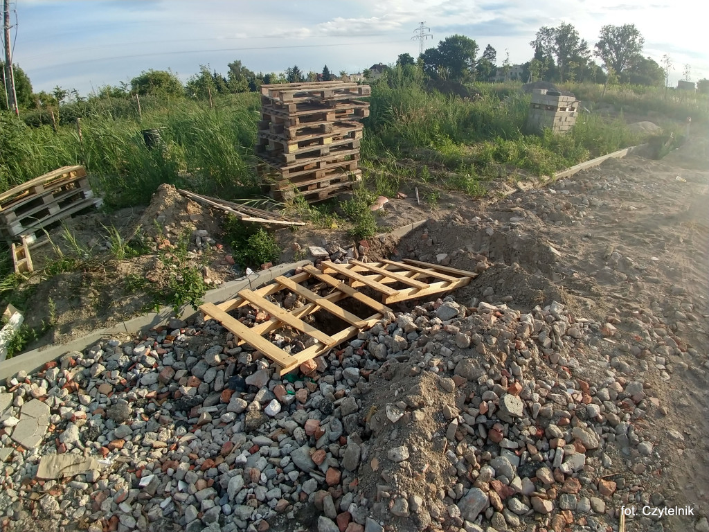 Bałagan na ulicy Chudzickiego - list do redakcji [odpowiedź od SMML]