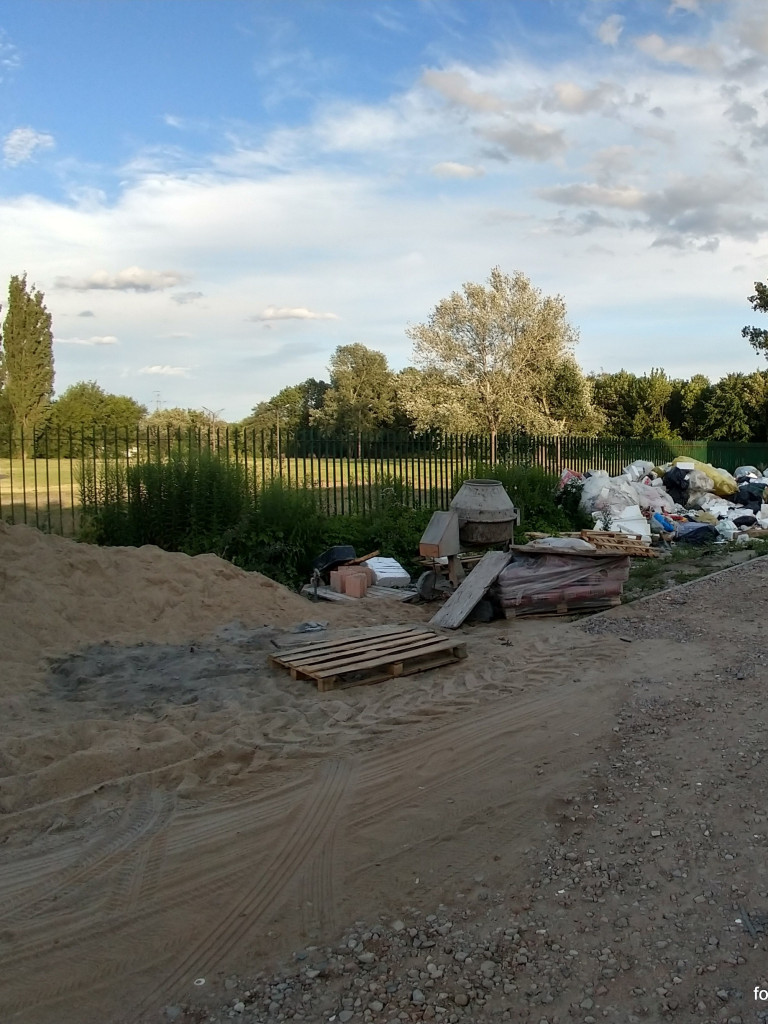 Bałagan na ulicy Chudzickiego - list do redakcji [odpowiedź od SMML]