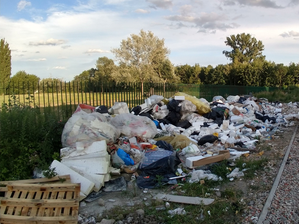 Bałagan na ulicy Chudzickiego - list do redakcji [odpowiedź od SMML]