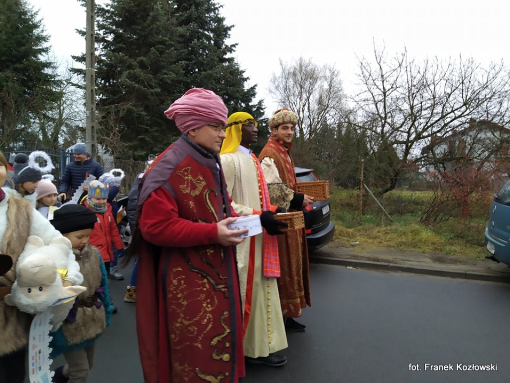 Orszak Trzech Króli przeszedł ulicami Lubonia