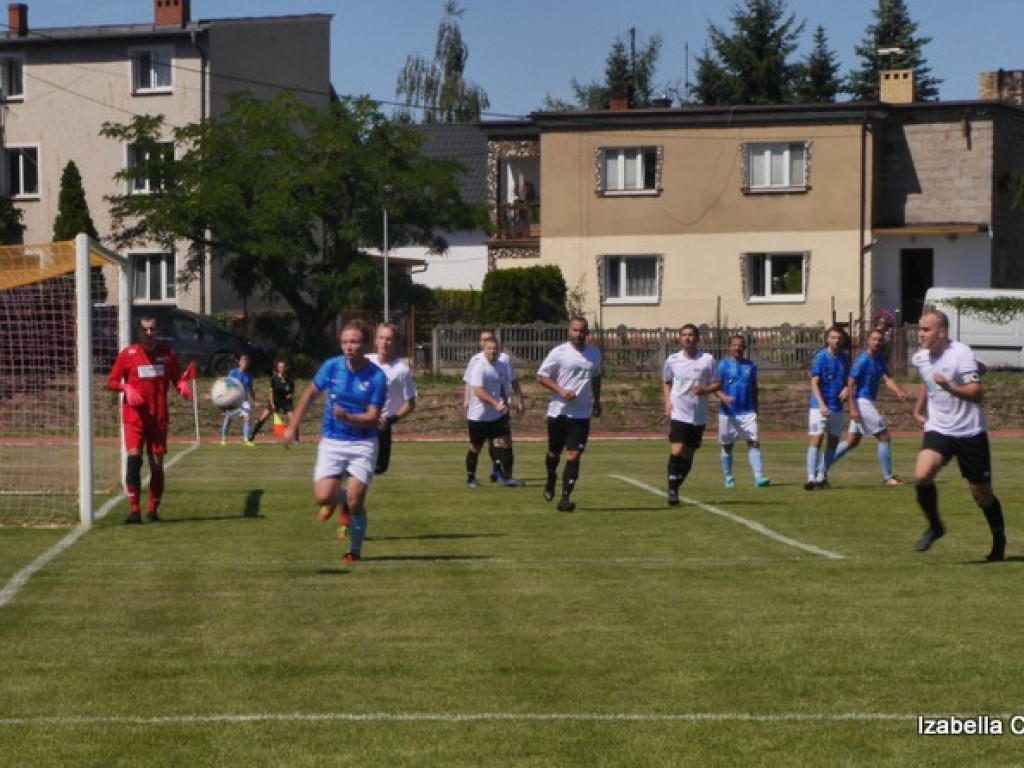 Luboński gromi AP Dębiec