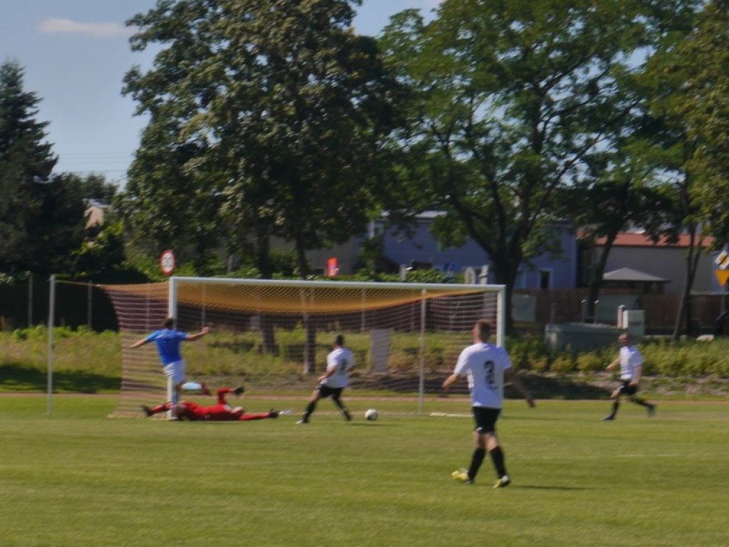 Luboński gromi AP Dębiec