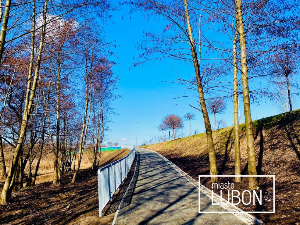 Ściez?ka spacerowo-rowerowej wzdłuz? strumienia Junikowskiego