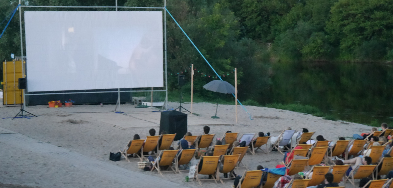 Kino Letnie na plaży miejskiej
