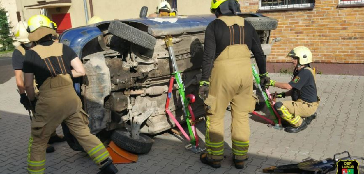 Ćwiczenia strażaków z OSP Luboń 