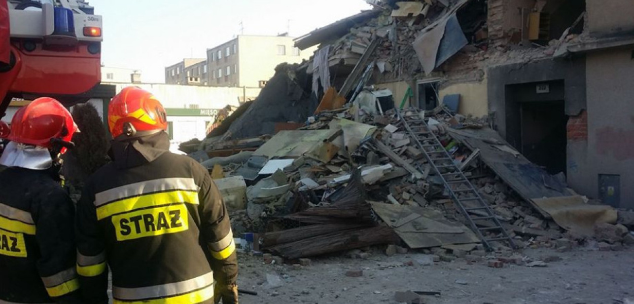 Na Dębcu zawaliła się 4-kondygnacyjna kamienic. Potrzebna pomoc! [AKTUALIZACJA]