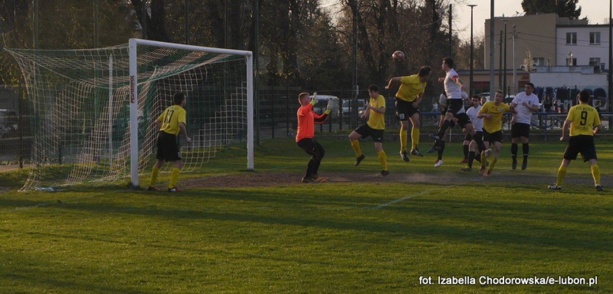 Pogrom Luboń przegrywa po golu w ostatniej minucie - FOTORELACJA