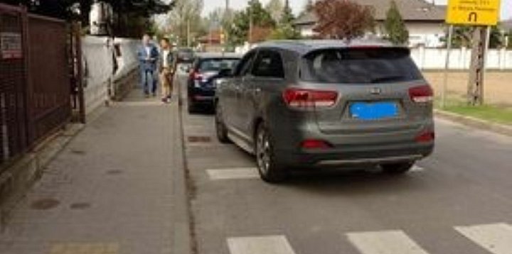 Znowu ktoś nie zna zasad parkowania-22206