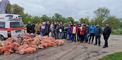 Przyroda czeka na naszą pomoc: akcja sprzątania brzegów rzek w Polsce-22292