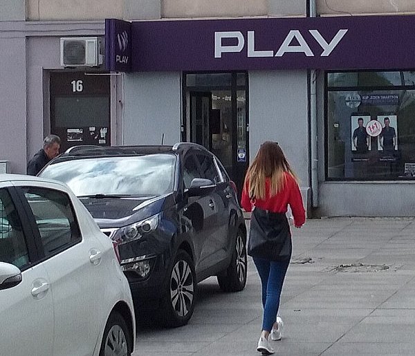 Play na celowniku UOKiK. Chodzi o pieniądze ściągane z kont klientów-25494