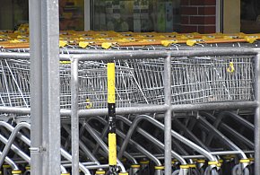 Czy 1 listopada zrobisz zakupy? Ten weekend zaskoczy wielu klientów-26227