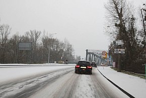 Poważne zagrożenie na drogach. Kierowcy często o tym zapominają-26633