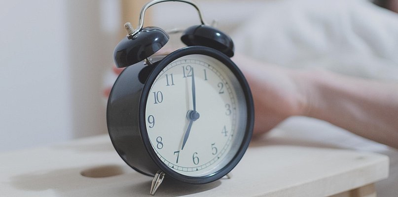 Kiedy cofamy zegarki? Tym razem zimowy czas przyjdzie prędzej - 25928